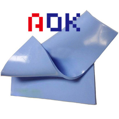 मोटाई 0.5 मिमी थर्मल पैड सामग्री सिलिकॉन 8 डब्ल्यू / एमके नीला रंग